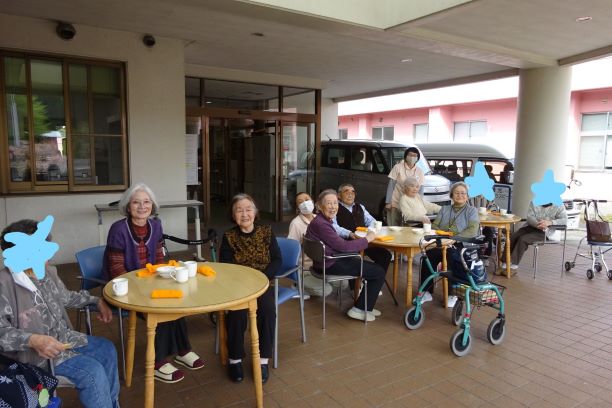 皆さんと一緒に見守ります…