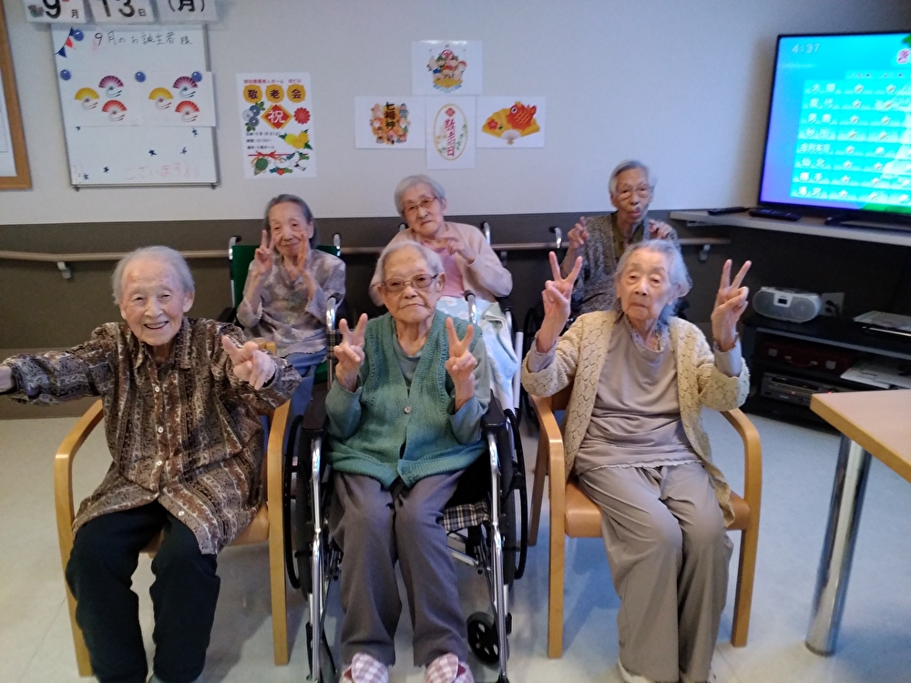 こちらの元気な皆様がすべて100歳以上!<br><br>これからもお元気で!<br>